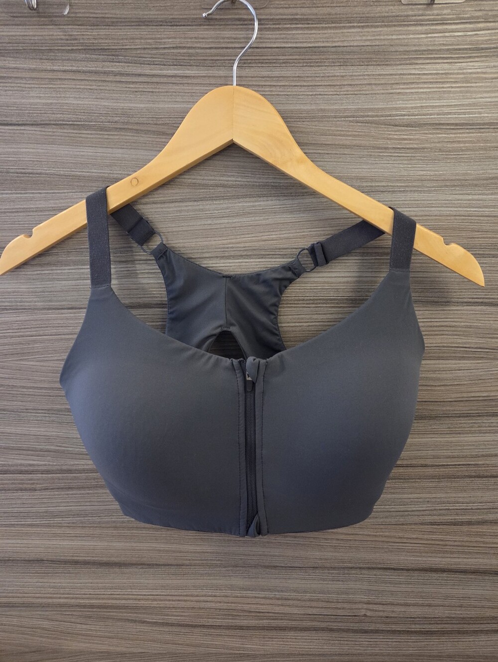 i.FiVE Simons Vision Polygiene Front Zip Sports Bra 34D 34DD